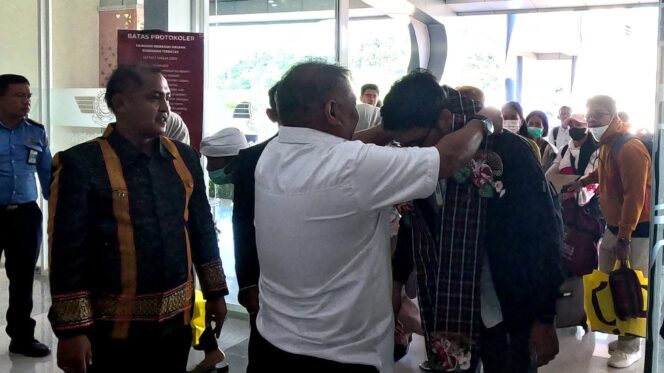 
					Verifikator Calon Pahlawan Nasional Demmatande Disambut Meriah